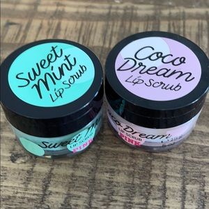 NWT lip scrub Victoria secret